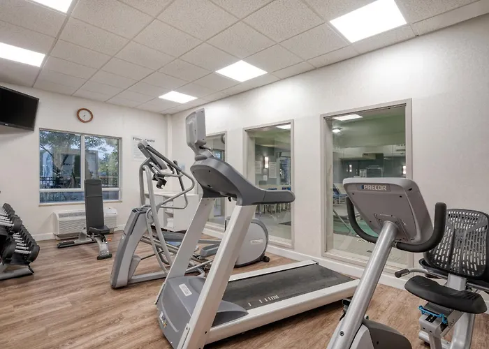 Holiday Inn Express Hotel & Suites Ottawa Airport By Ihg