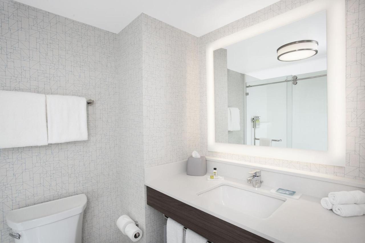 Express & Airport By Ihg Hotel