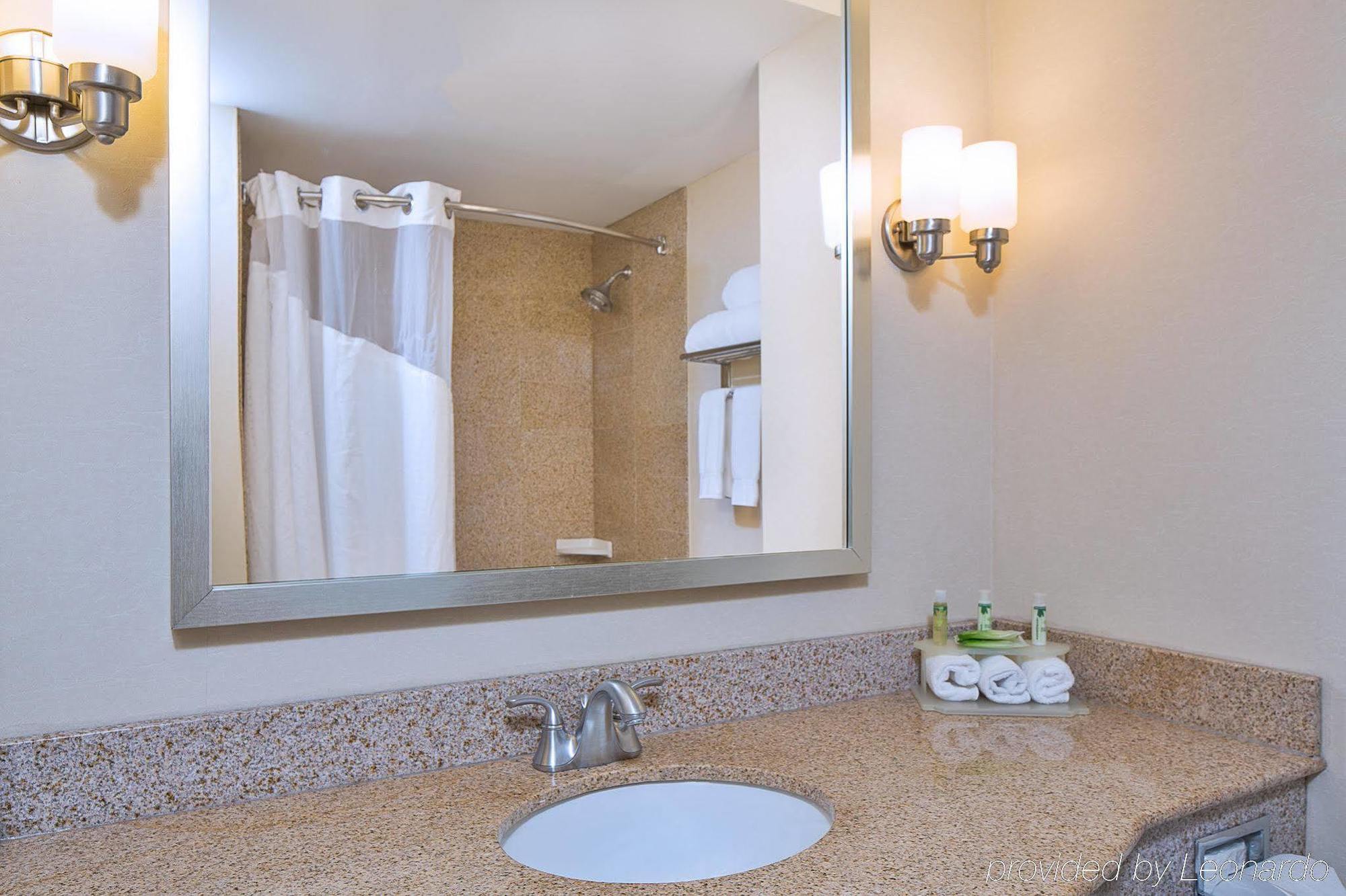 Express & Airport By Ihg Hotel 3*
